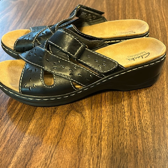 Clark’s Bendables Sandals Sz. 9 - Picture 1 of 10